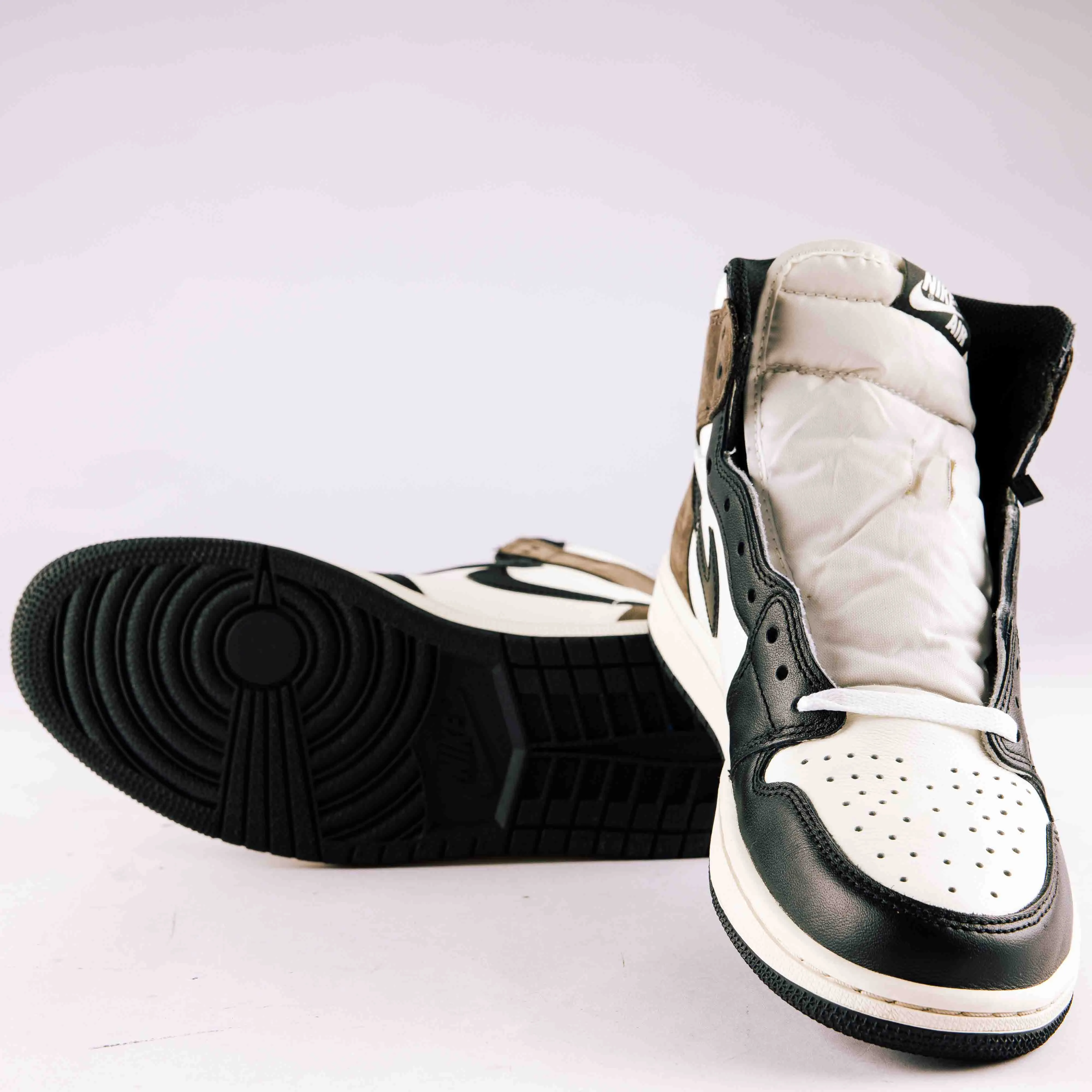 Jordan 1 Retro High Dark Mocha - Used - 0558
