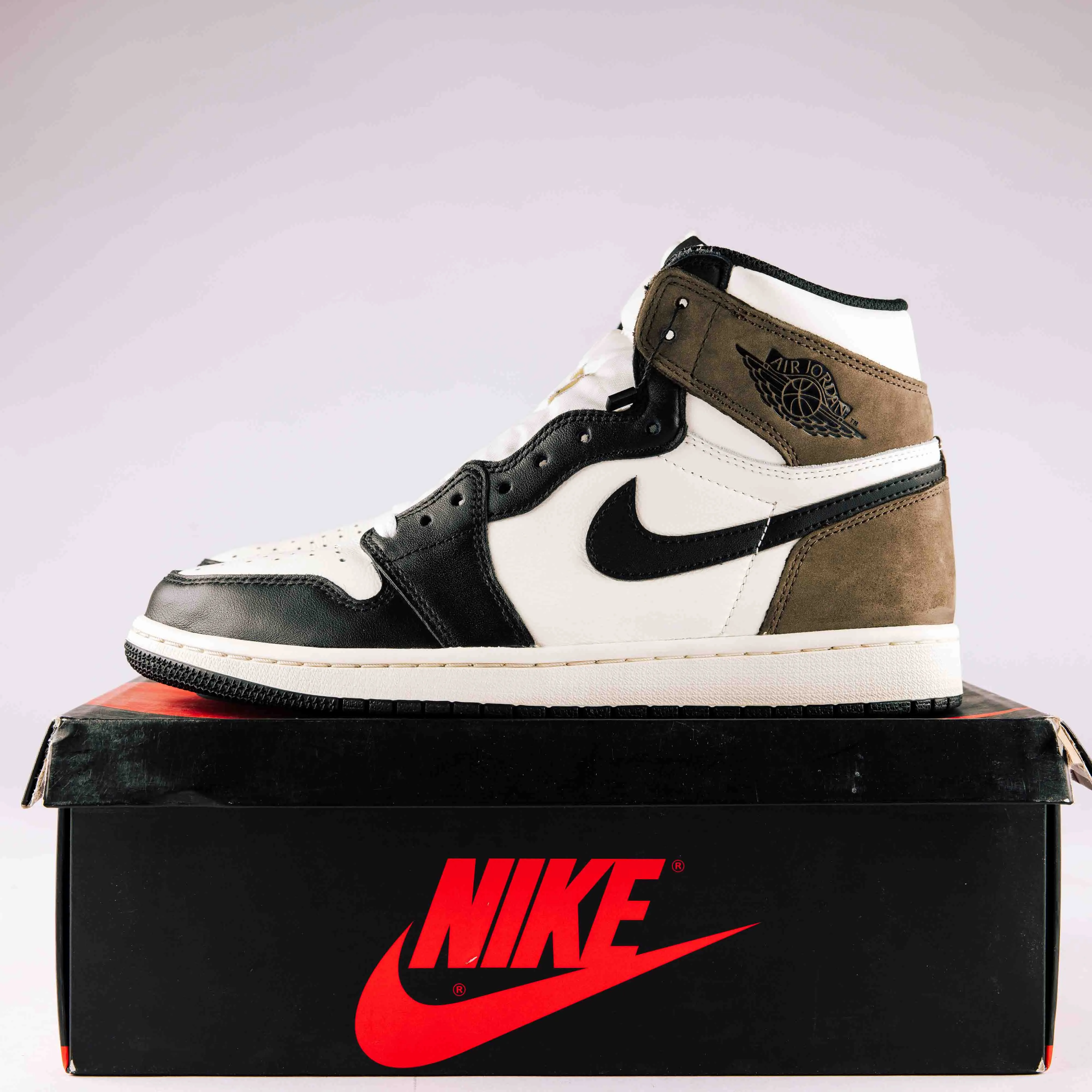 Jordan 1 Retro High Dark Mocha - Used - 0558