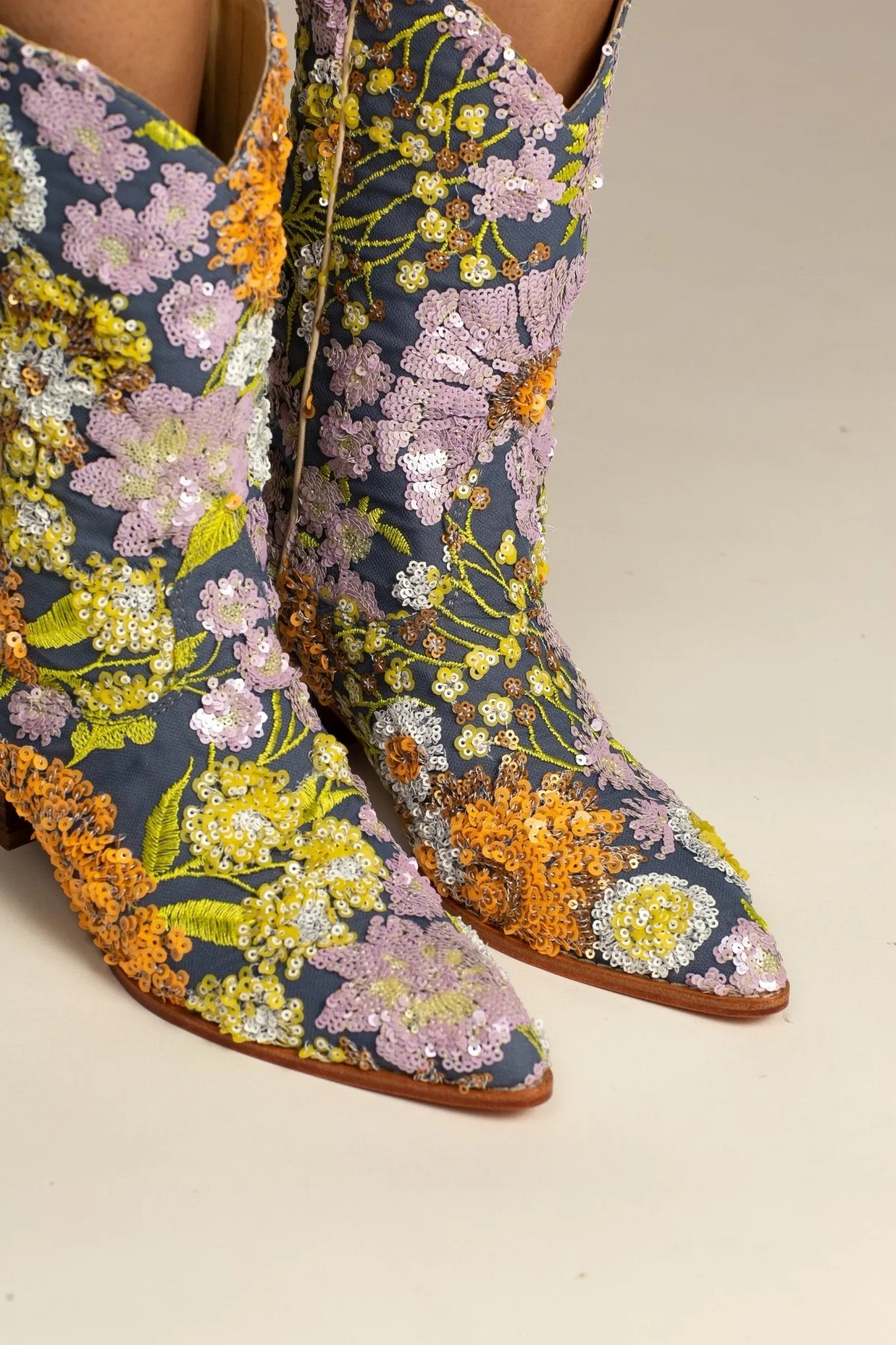 LAVENDER EMBROIDERED FLOWER SEQUIN WESTERN BOOTS