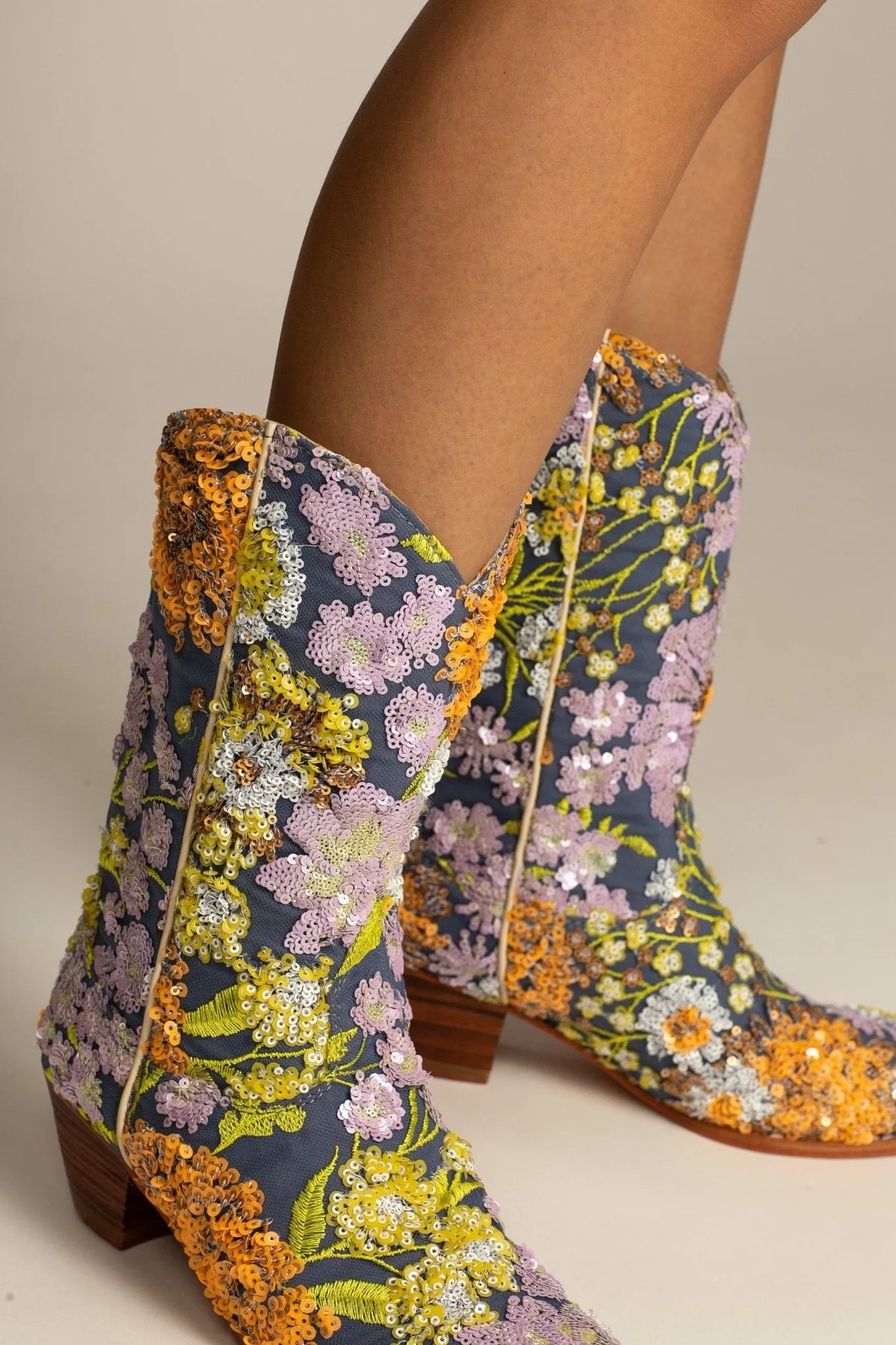 LAVENDER EMBROIDERED FLOWER SEQUIN WESTERN BOOTS