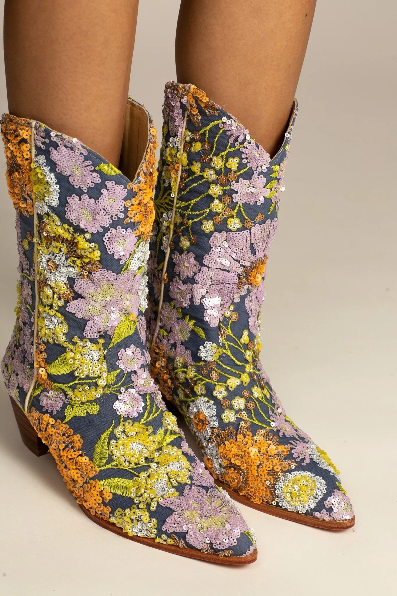 LAVENDER EMBROIDERED FLOWER SEQUIN WESTERN BOOTS