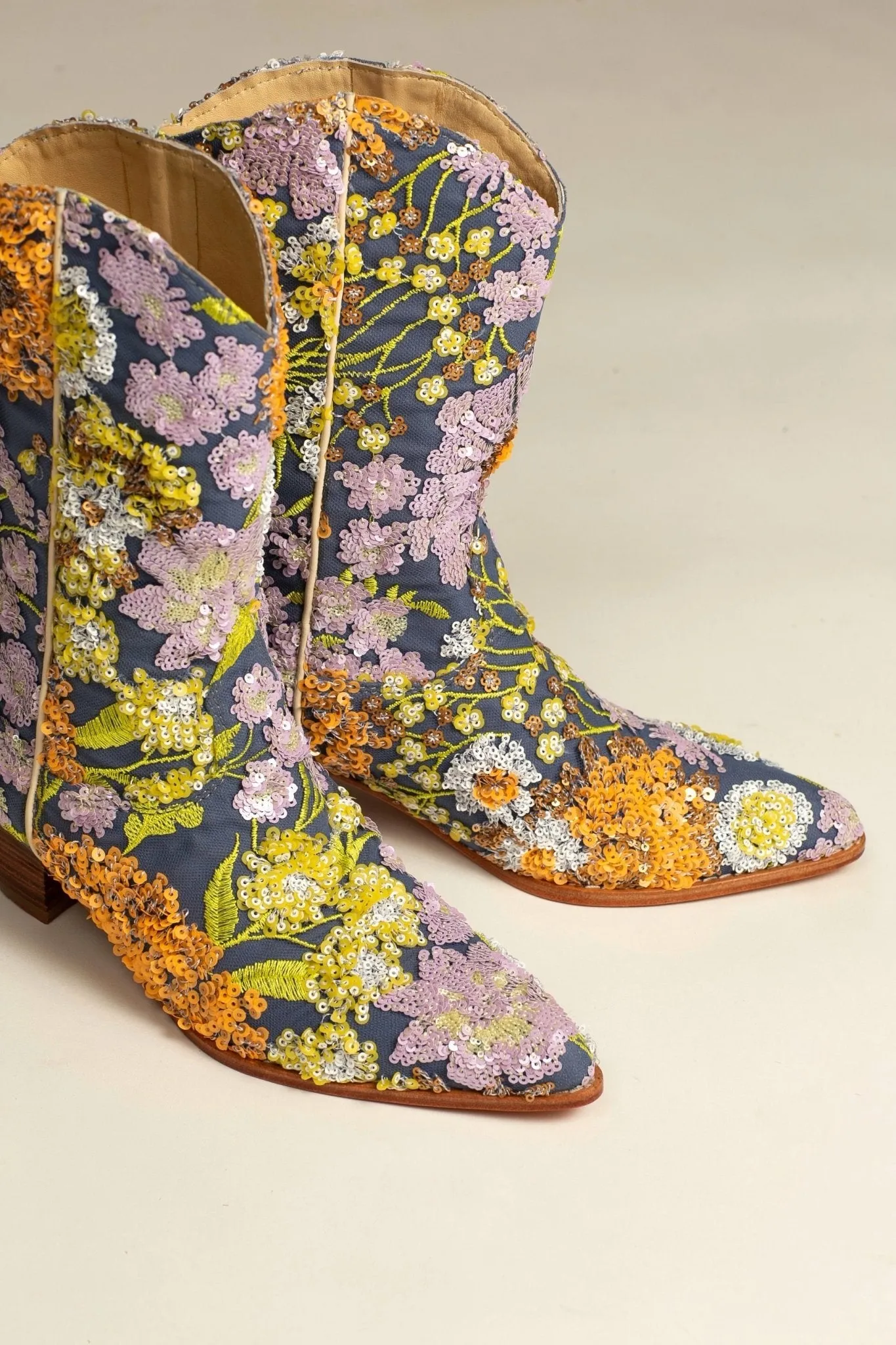 LAVENDER EMBROIDERED FLOWER SEQUIN WESTERN BOOTS