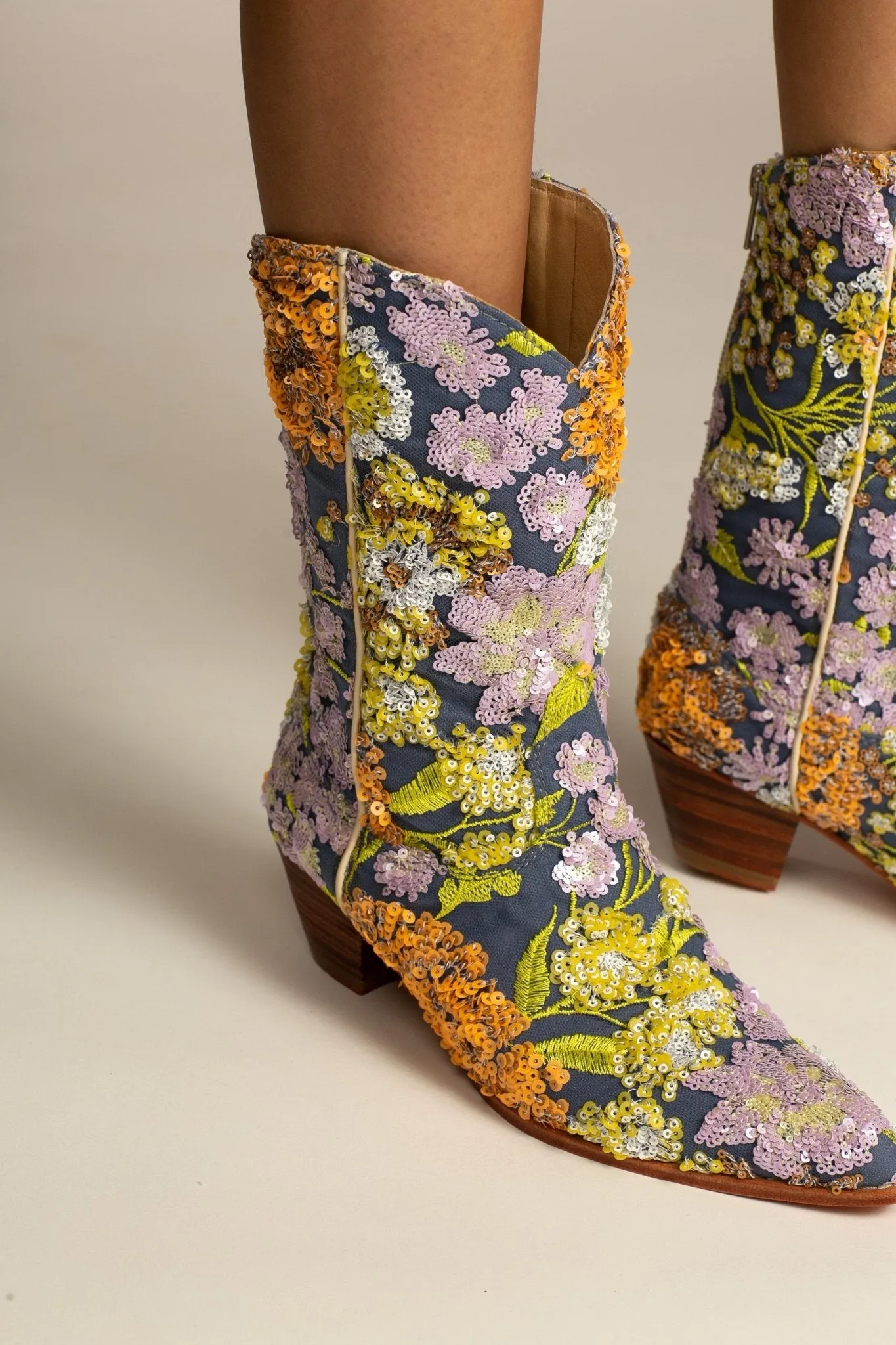 LAVENDER EMBROIDERED FLOWER SEQUIN WESTERN BOOTS
