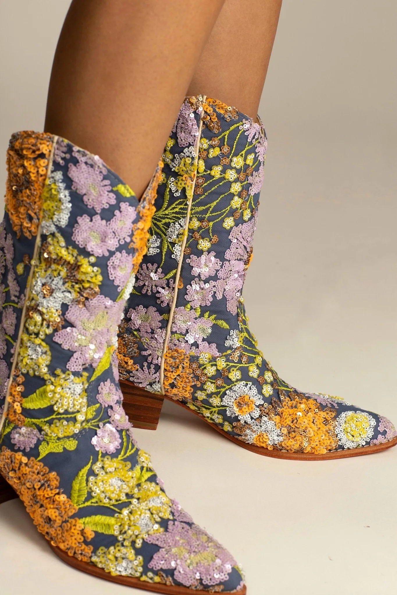 LAVENDER EMBROIDERED FLOWER SEQUIN WESTERN BOOTS