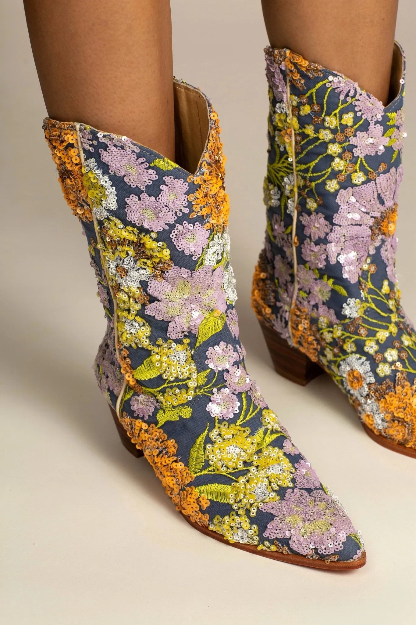 LAVENDER EMBROIDERED FLOWER SEQUIN WESTERN BOOTS
