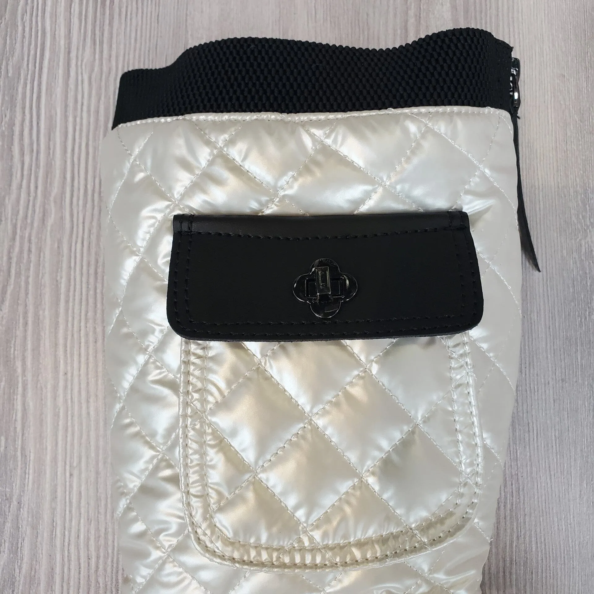 SIDE POCKET WHITE QUILTED BOOTS