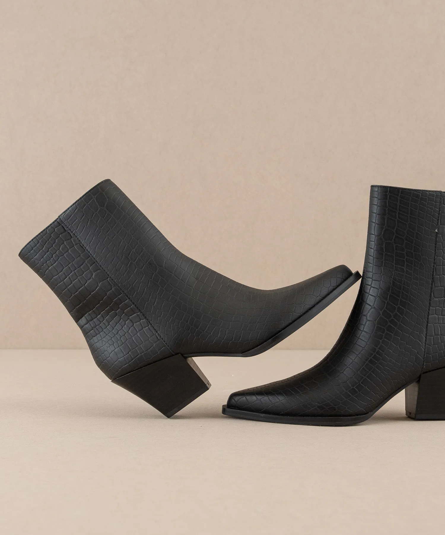 The Miley | Black Alligator print pointed toe bootie